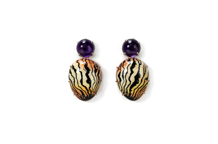 Contemporary handpainted earrings Apati by artist Gian Luca Bartellone, Bodyfurnitures