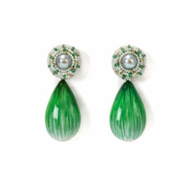 Contemporary Jewellery Earrings “Viridis” with green emeralds, pearls and gold. Handpainted lines by italian artist Gian Luca Bartellone, Bodyfurnitures