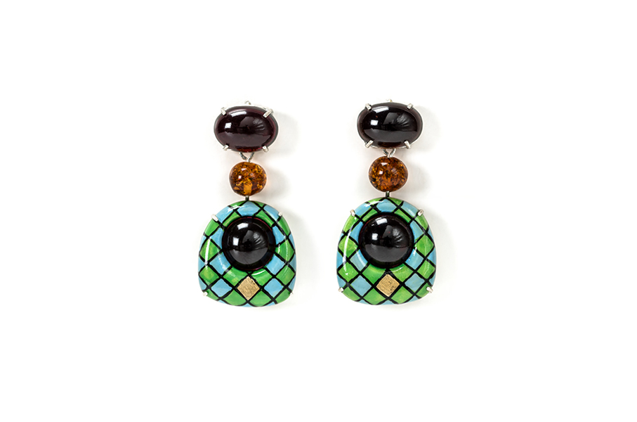 Gold Intarsien Schmuck in grün: mit Gold 18kt, Silber, Bernstein, Granate. Handbemalt von Gian Luca Bartellone.