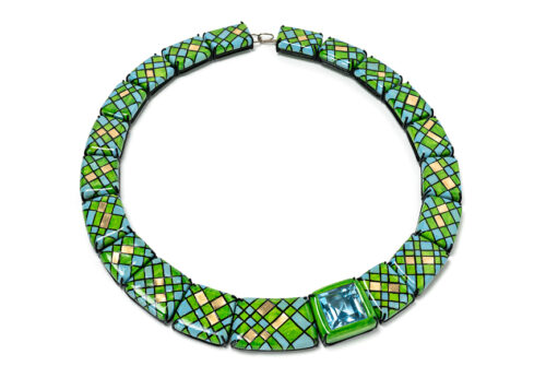 Zeitgenössischer Schmuck: Unikat Kollier grün und hellblau mit Gold Intarsien, Silber, Kupfer, blauem Topas. Handbemalt von Gian Luca Bartellone.