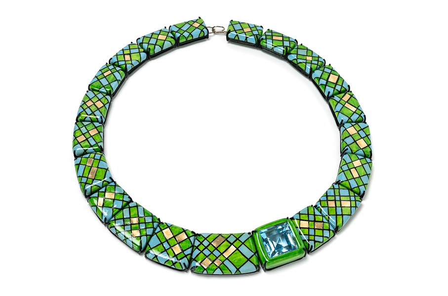 Zeitgenössischer Schmuck: Unikat Kollier grün und hellblau mit Gold Intarsien, Silber, Kupfer, blauem Topas. Handbemalt von Gian Luca Bartellone.
