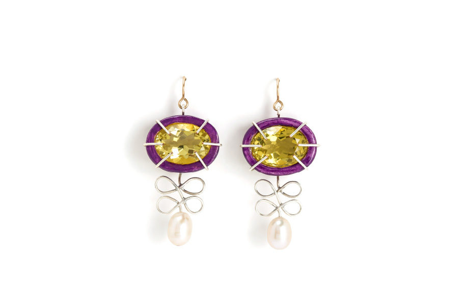 Italian contemporary jewelry: Earrings Meta 2018, made of papier-mâché, gold 18kt, silver-plated copper, citrines, pearls, gold leaf 22kt. By artist Gian Luca Bartellone, Bodyfurnitures Südtirol. Exhibition with „Italiano plurale“ during Vienna Jewellery Days (Wiener Schmucktage)