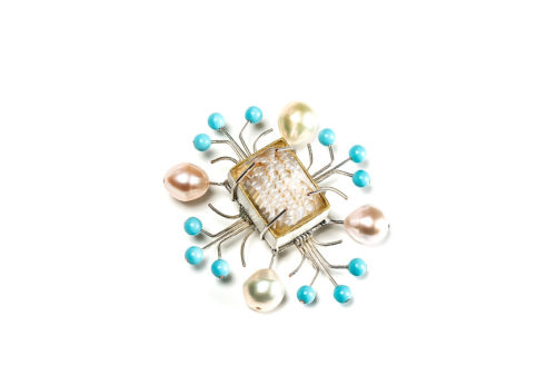 Contemporary jewelry: Brooch Artis, 2018, made of silver, peals, rock crystal, papier-mâché and gold leaf. One-of-a-kind jewelry from Italy by Gian Luca Bartellone.