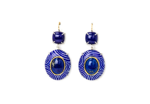 Contemporary author jewelry: Earrings Lapis, 2020, made of papier-mâché, gold 18kt, silver, lapis lazuli, gold leaf 22kt. Handmade one-of-a-kind-jewelry by italian artist Gian Luca Bartellone, Bodyfurnitures. Jewelry shop in Milano.