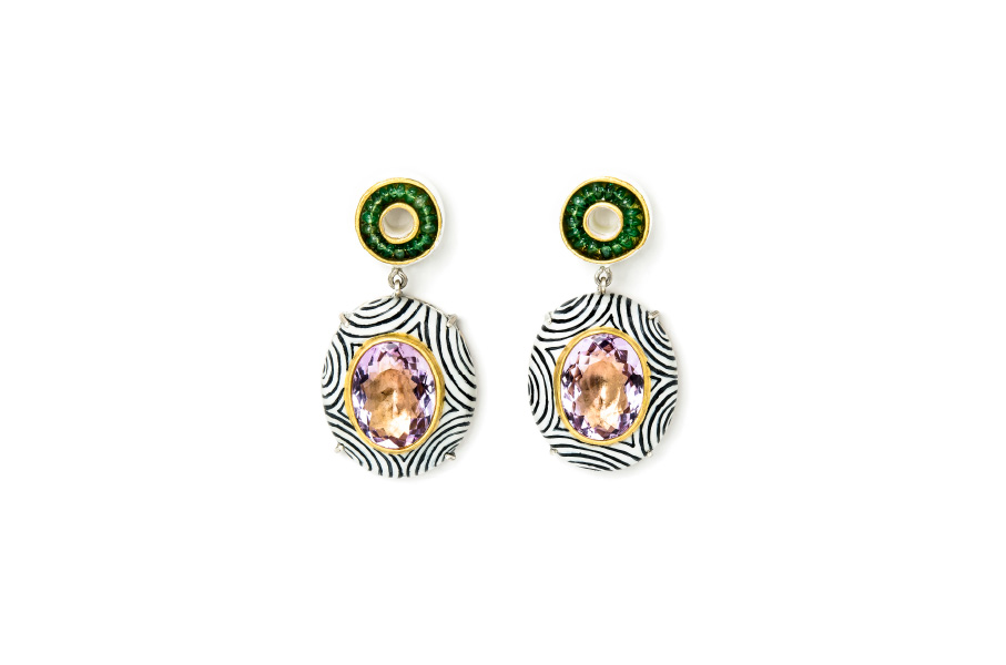 Earrings with optical pattern design. Contemporary jewelry: Earrings Audeo, 2020, made of papier-mâché, gold 18kt, silver, amethysts, emeralds, gold leaf 22kt. Handmade one-of-a-kind-jewelry by Gian Luca Bartellone, Bodyfurnitures, Italy. Optical illusion.