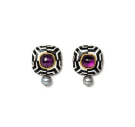 Contemporary author jewelry with black und white optical effect: Earrings Hypno 2. Materials: gold, silver, amethysts, pearls. Gian Luca Bartellone, Bodyfurnitures, Italy.