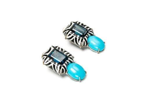 Contemporary jewelry: Earrings Agio. Materials: turquoise, blue topaz, papier-mâché, gold 18kt. Gian Luca Bartellone, Bodyfurnitures Italy. The artist is part of Italiano Plurale