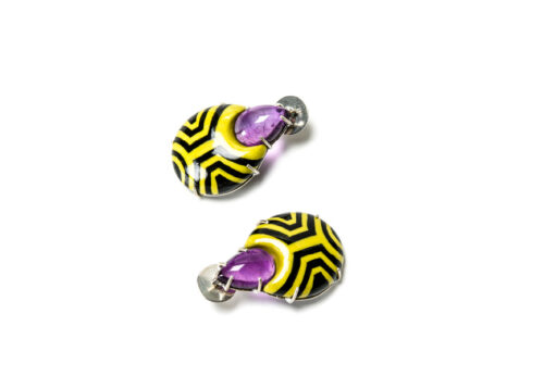 Contemporary jewelry from Italy: Earrings Cavus 2 Limited Edition, yellow and black pattern. Materials: papier-mâché, gold 18kt, silver, amethysts. Gian Luca Bartellone exhibited at Loot, MAD Museum of Art and Design, New York City.
