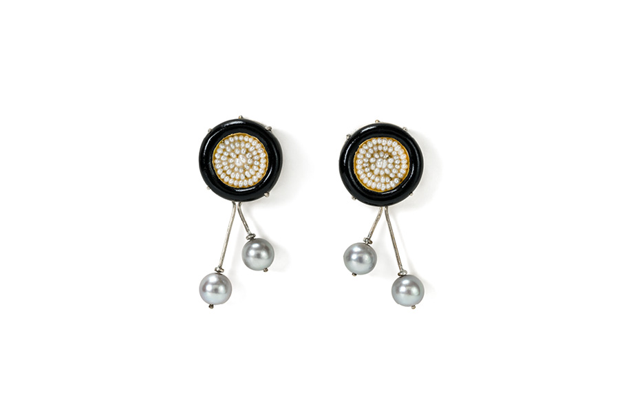 Contemporary earrings in black with gold, silver and pearls by Gian Luca Bartellone Bodyfurnitures